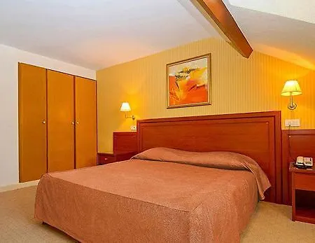 Kyriad&spa Centre 3*